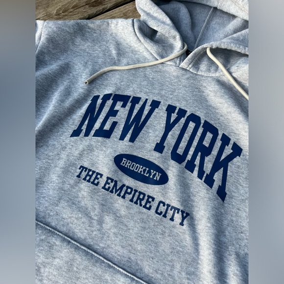NEW Juniors NEW YORK Hoodie Sm Gray Hooded Sweatshirt Kangaroo Pocket Drawstring - Picture 7 of 10